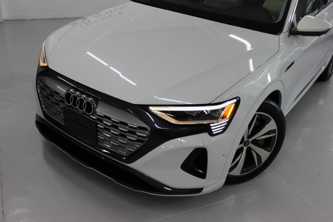 Used 2024 Audi Q8 e-tron Premium Plus AWD/4WD image 5