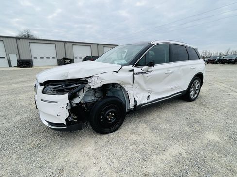 Used 2022 Lincoln Corsair image 9