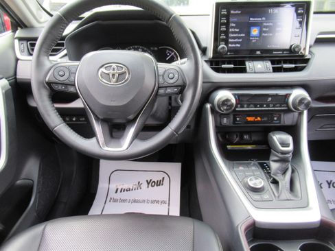 Used 2019 Toyota RAV4 Limited image 11