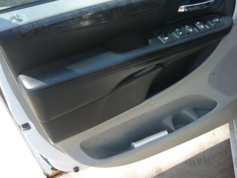 Used 2011 Dodge Grand Caravan Mainstreet image 8