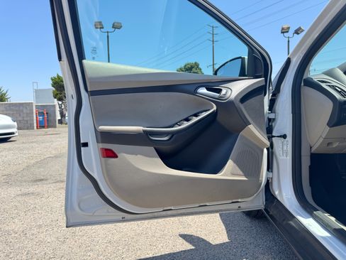Used 2016 Ford Focus SE Sedan FWD image 24