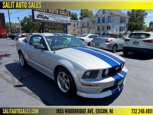 Used 2006 Ford Mustang GT Premium RWD image 1