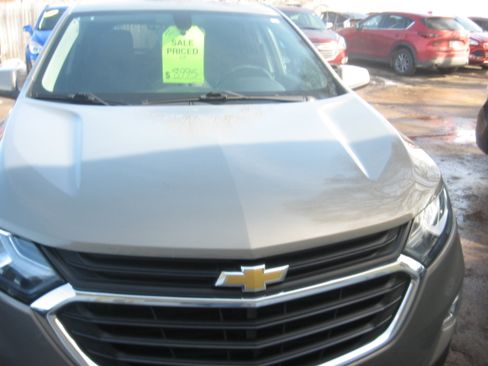 Used 2018 Chevrolet Equinox LS image 2