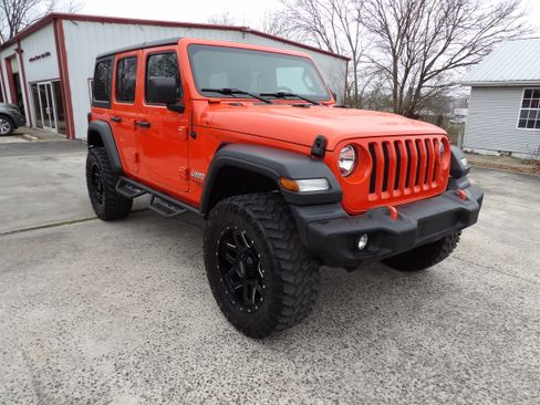 Used 2019 Jeep Wrangler Unlimited Sport image 4