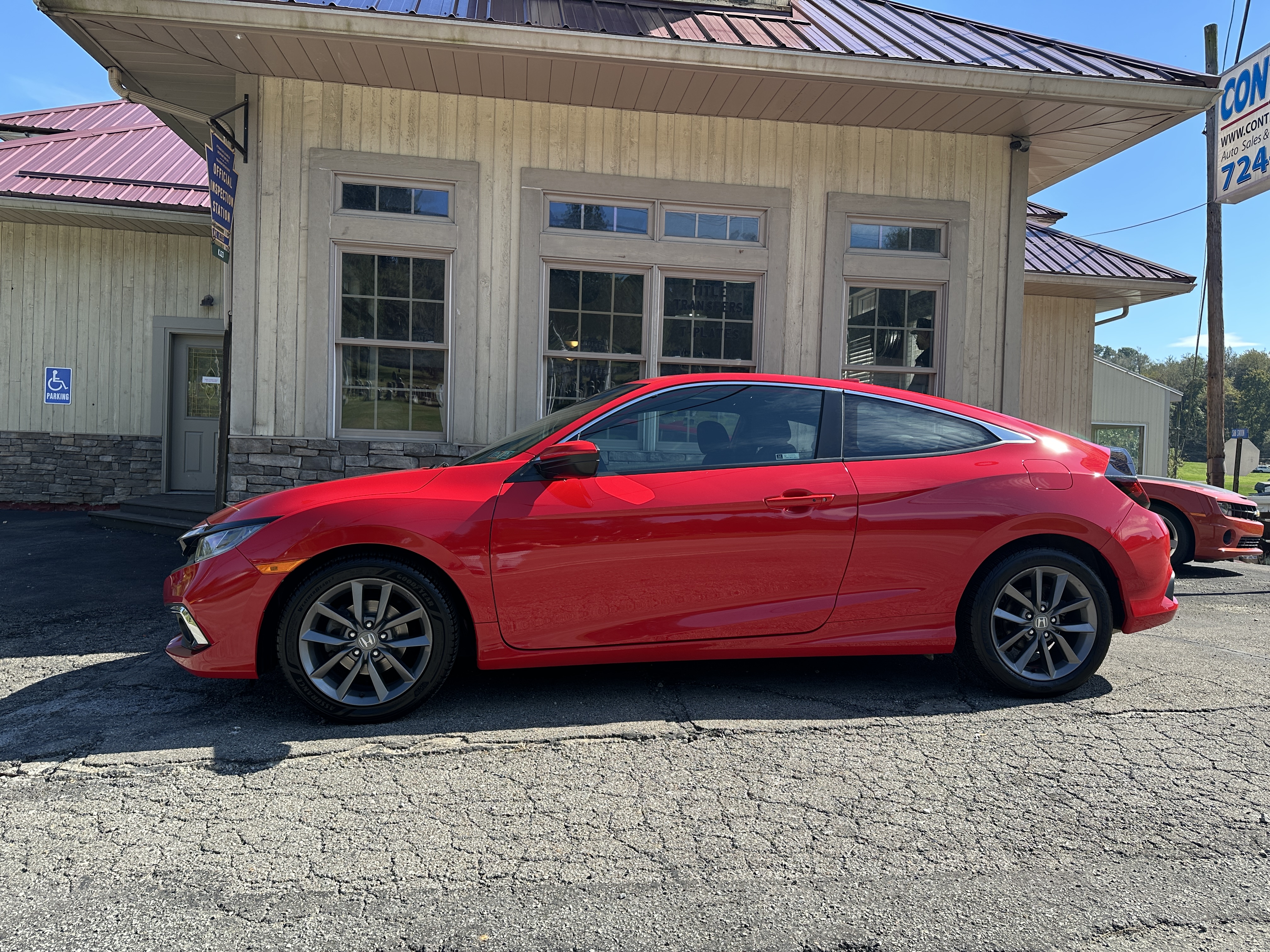 Used 2019 Honda Civic EX Coupe image 2