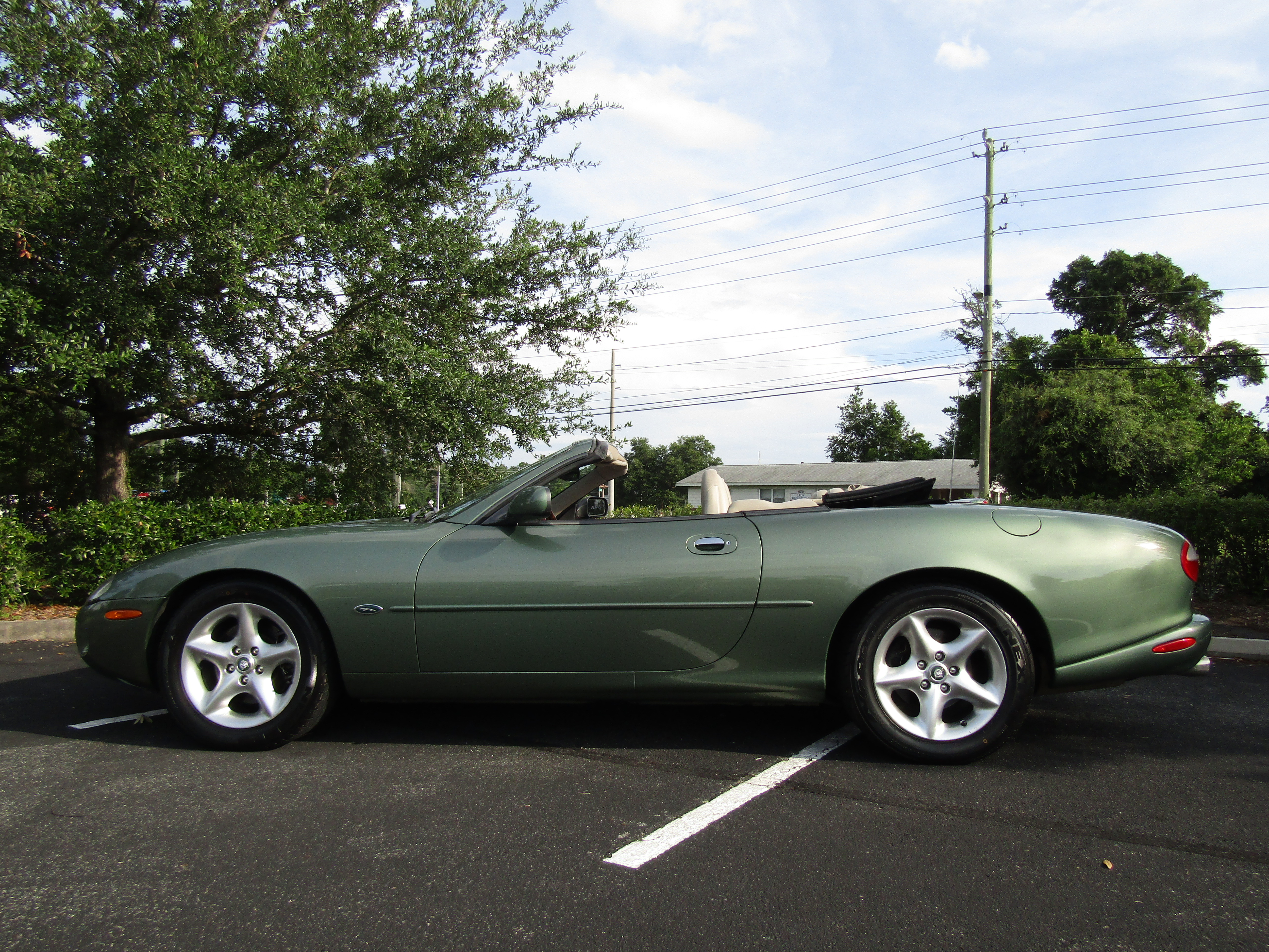 Used 2000 Jaguar XK8 Convertible RWD image 2