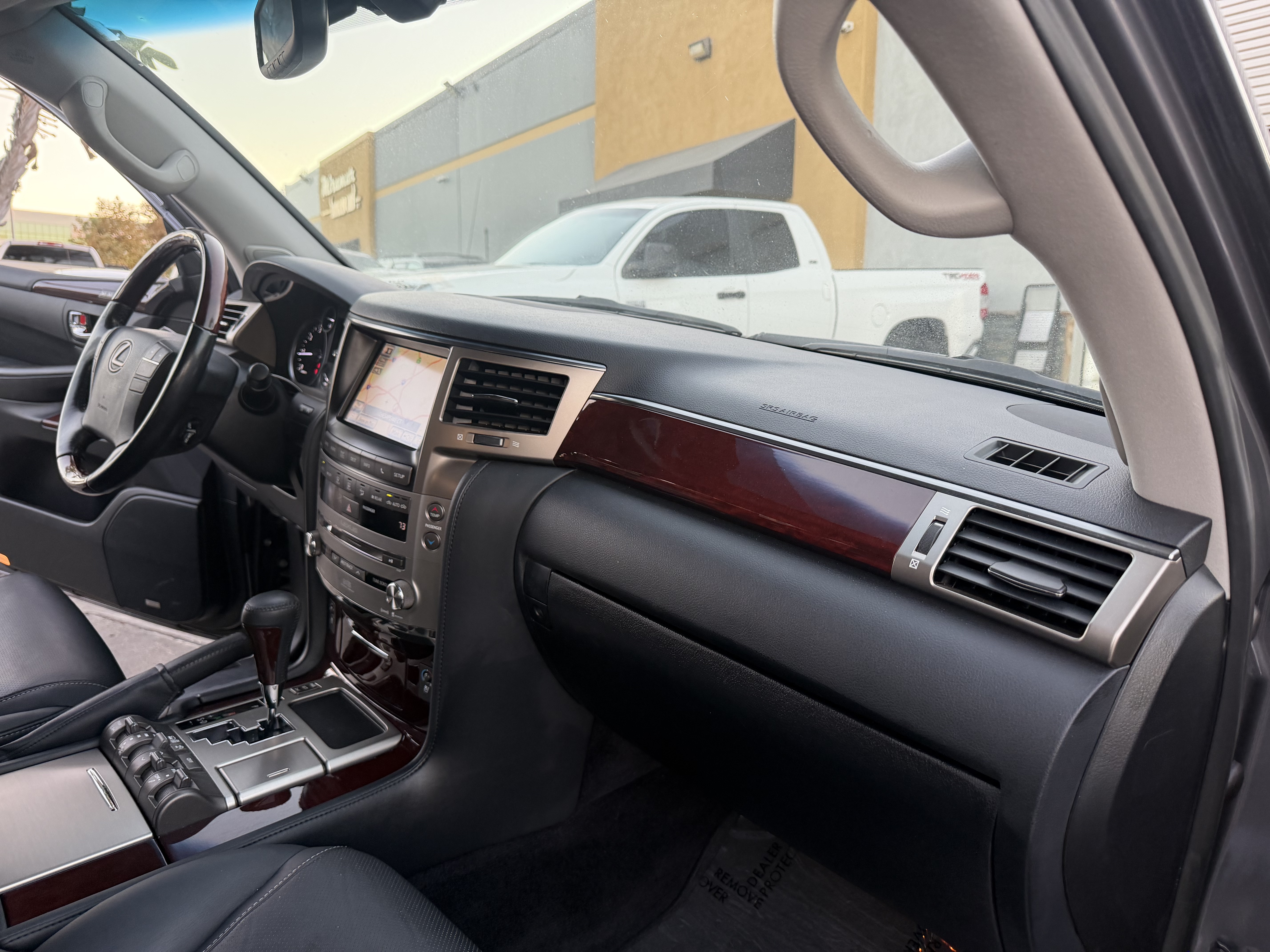 Used 2015 Lexus LX 570 4WD image 41