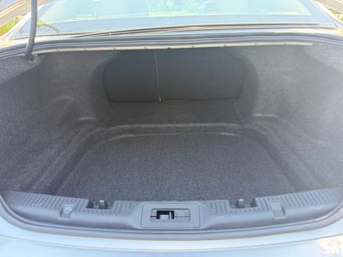 Used 2017 Ford Taurus SE image 5