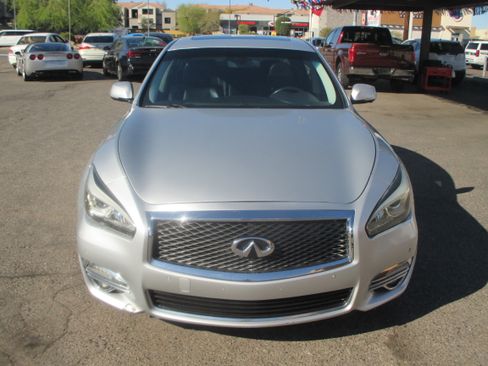 Used 2017 INFINITI Q70 Premium image 17