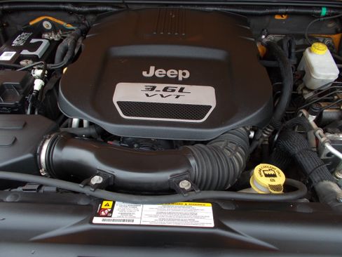 Used 2012 Jeep Wrangler 4WD Sport image 10