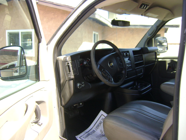 Used 2015 Chevrolet Express 3500 LS Extended Passenger RWD image 10