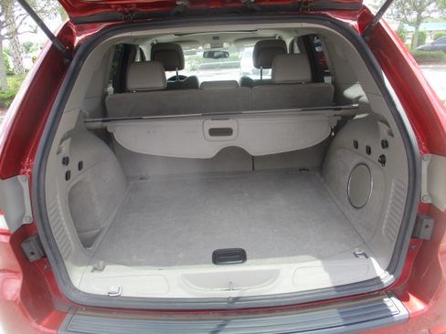 Used 2011 Jeep Grand Cherokee Laredo AWD/4WD image 14