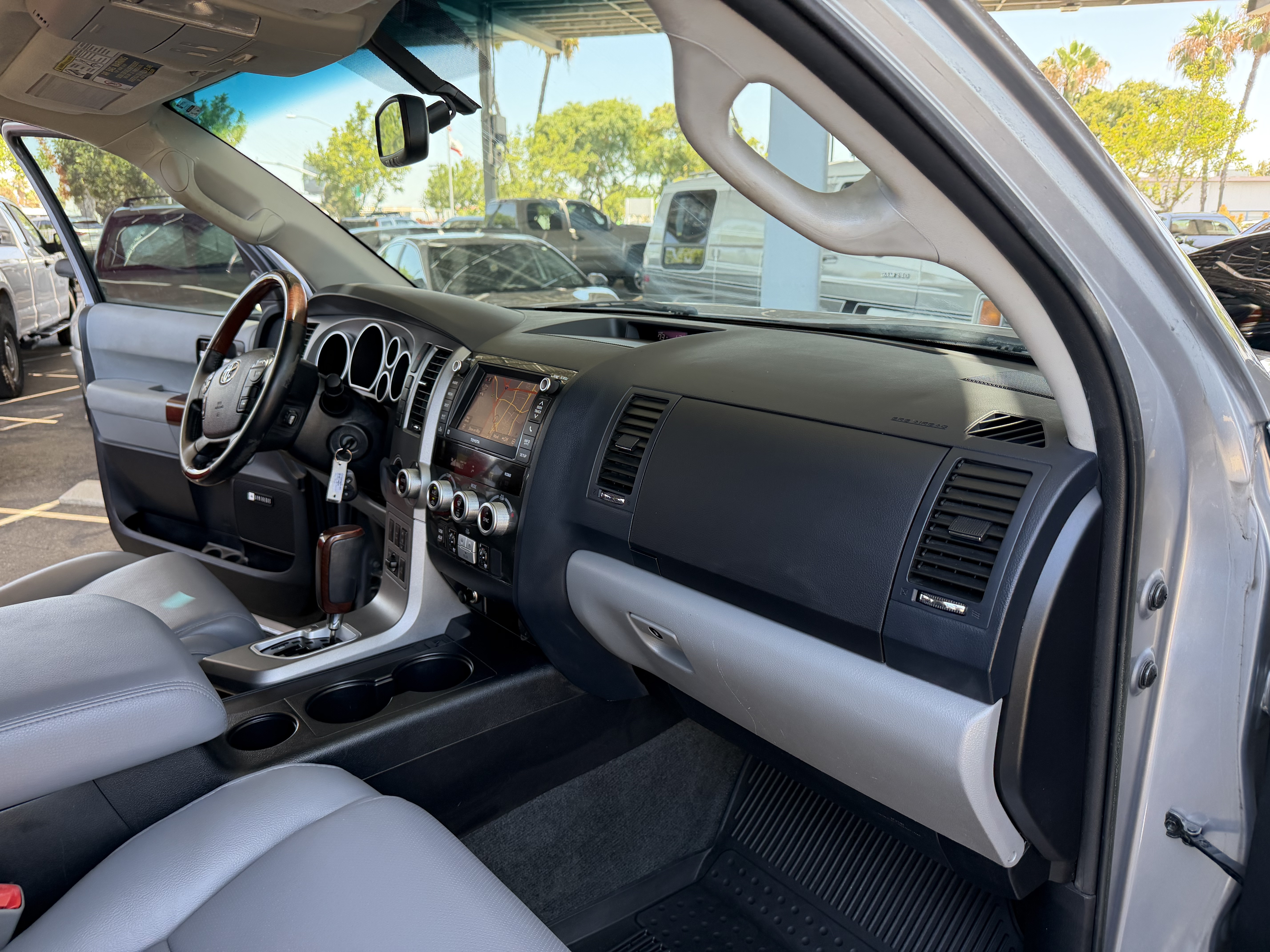 Used 2013 Toyota Sequoia Platinum AWD/4WD image 32