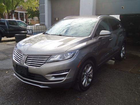 Used 2017 Lincoln MKC Select image 2