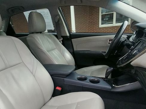 Used 2013 Toyota Avalon Limited image 22