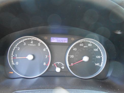 Used 2010 Hyundai Accent GL image 17