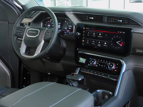 Used 2025 GMC Sierra 1500 4x4 Crew Cab Denali image 31