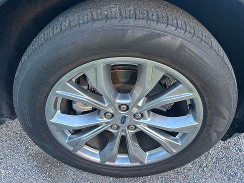 Used 2022 Ford Explorer 2WD XLT image 21