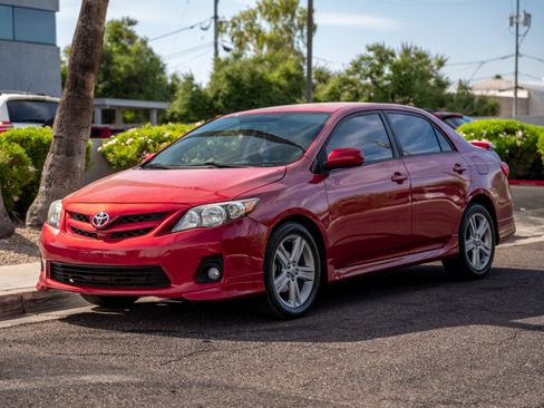 Used 2013 Toyota Corolla LE image 1