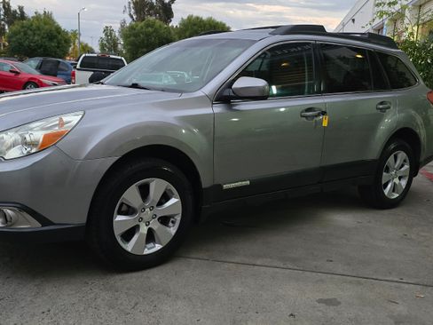 Used 2011 Subaru Outback 2.5i Limited image 16