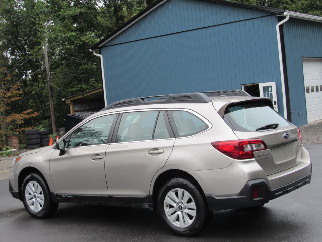Used 2019 Subaru Outback 2.5i AWD/4WD image 6