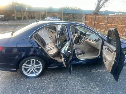 Used 2013 Mercedes-Benz C 250 image 4