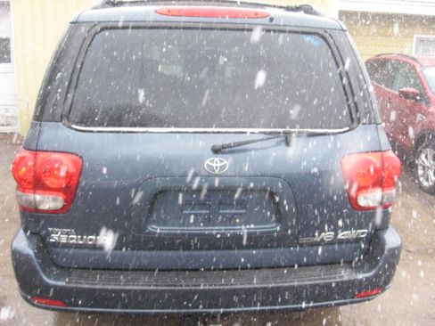 Used 2005 Toyota Sequoia SR5 image 5