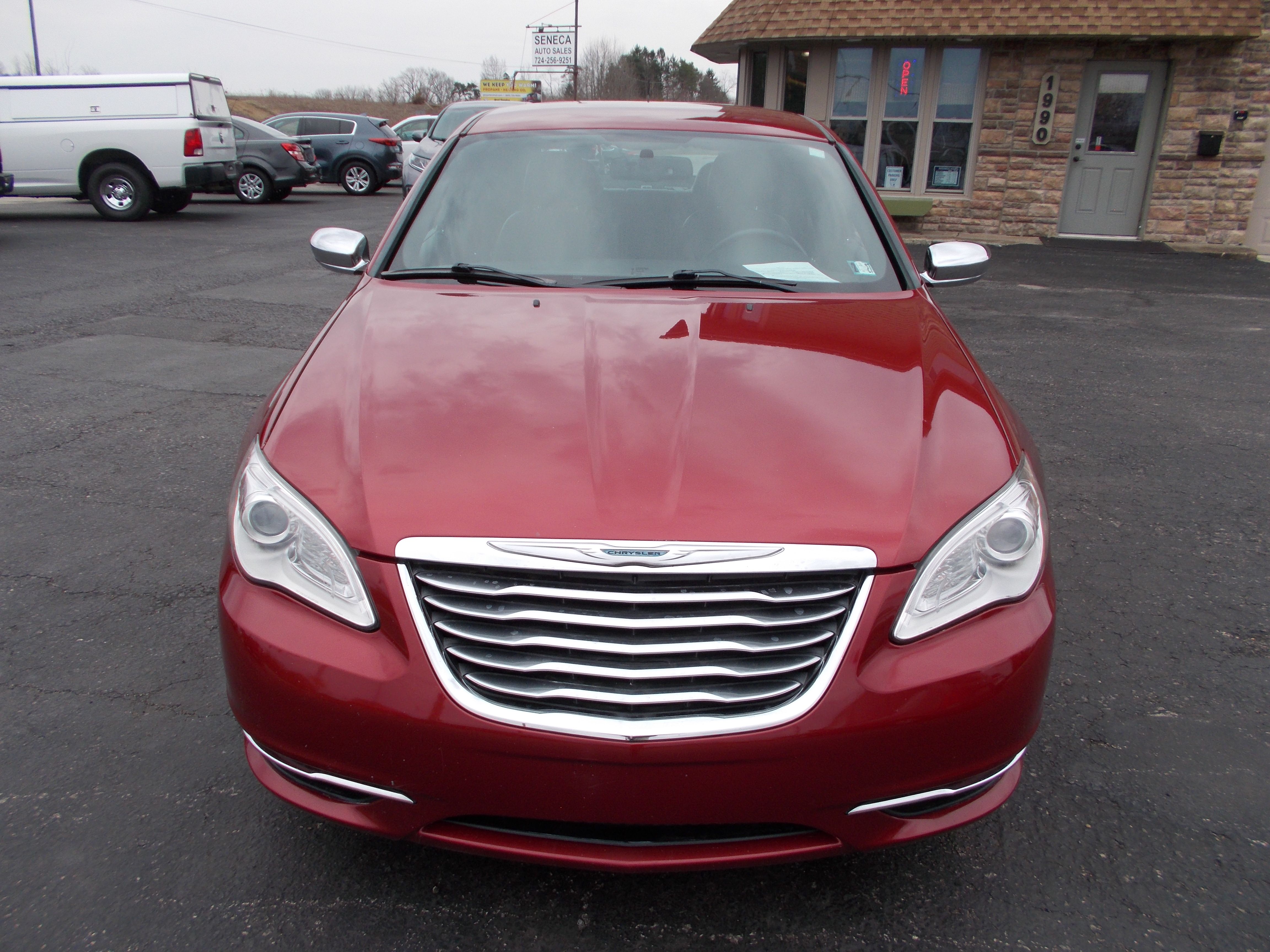 Used 2013 Chrysler 200 Limited FWD image 2