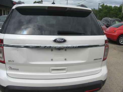 Used 2015 Ford Explorer XLT FWD image 5