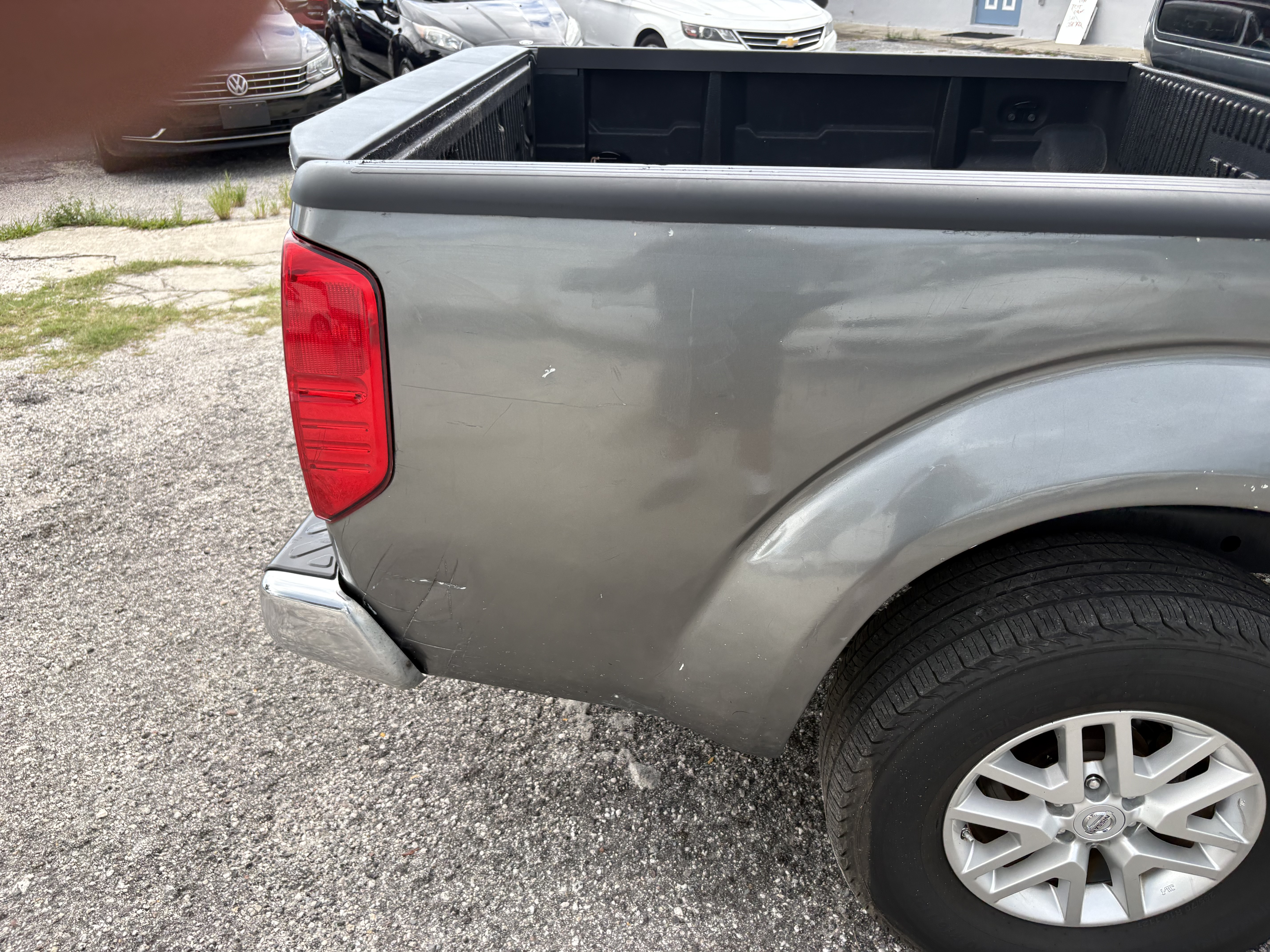 Used 2019 Nissan Frontier 2WD Crew Cab image 9