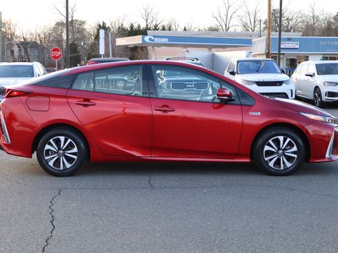 Used 2019 Toyota Prius Prime Premium image 9