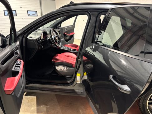 Used 2020 Porsche Macan image 9