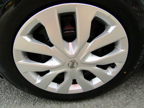 Used 2018 Nissan Rogue AWD image 12
