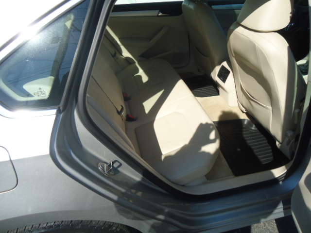 Used 2013 Volkswagen Passat TDI SE FWD image 5