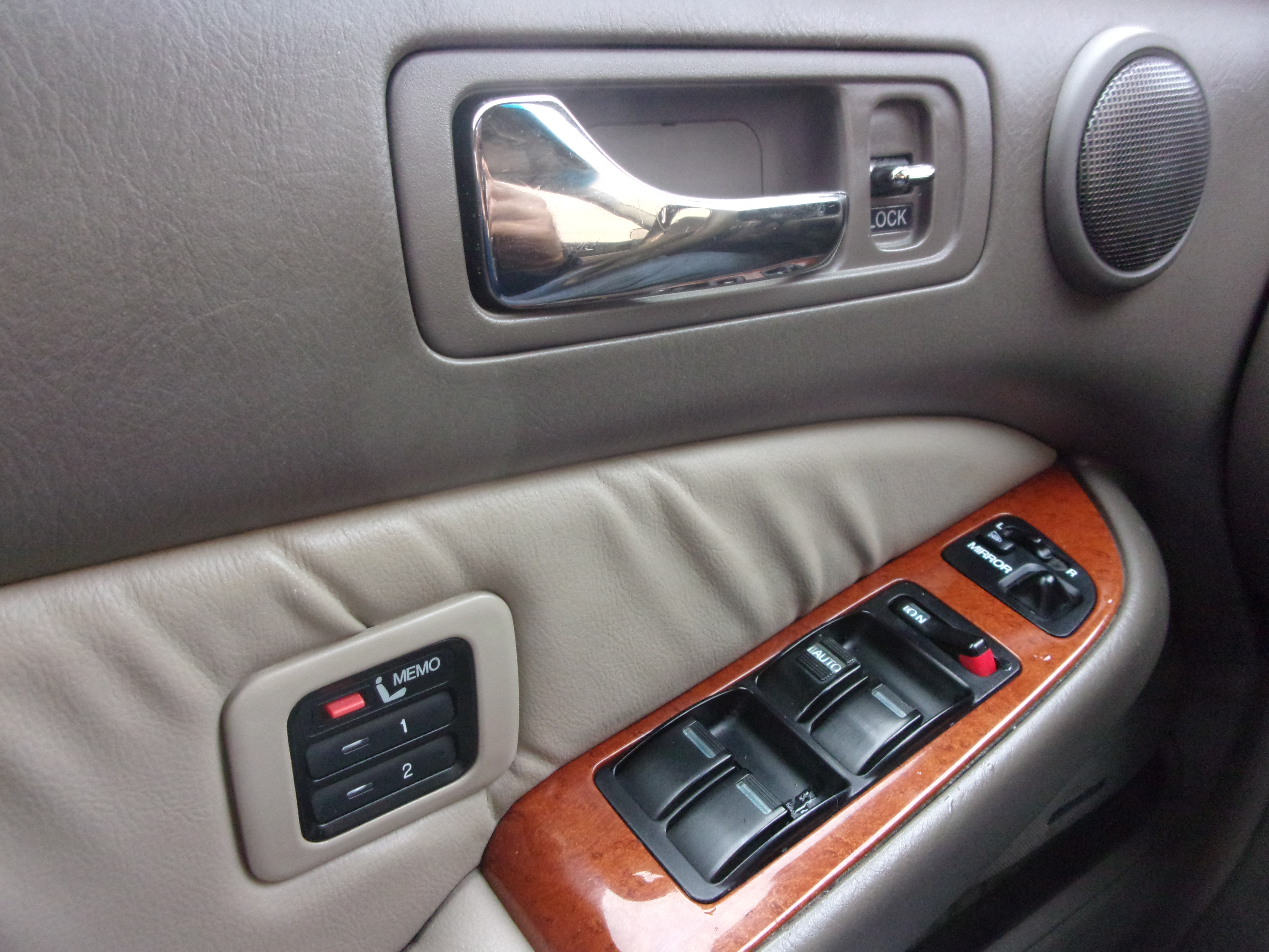 Used 2004 Acura RL w/ Navigation FWD image 14