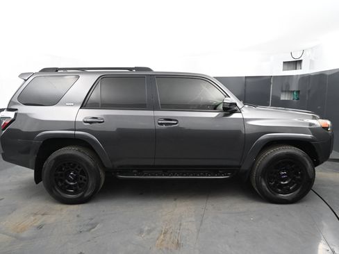 Used 2018 Toyota 4Runner SR5 image 6