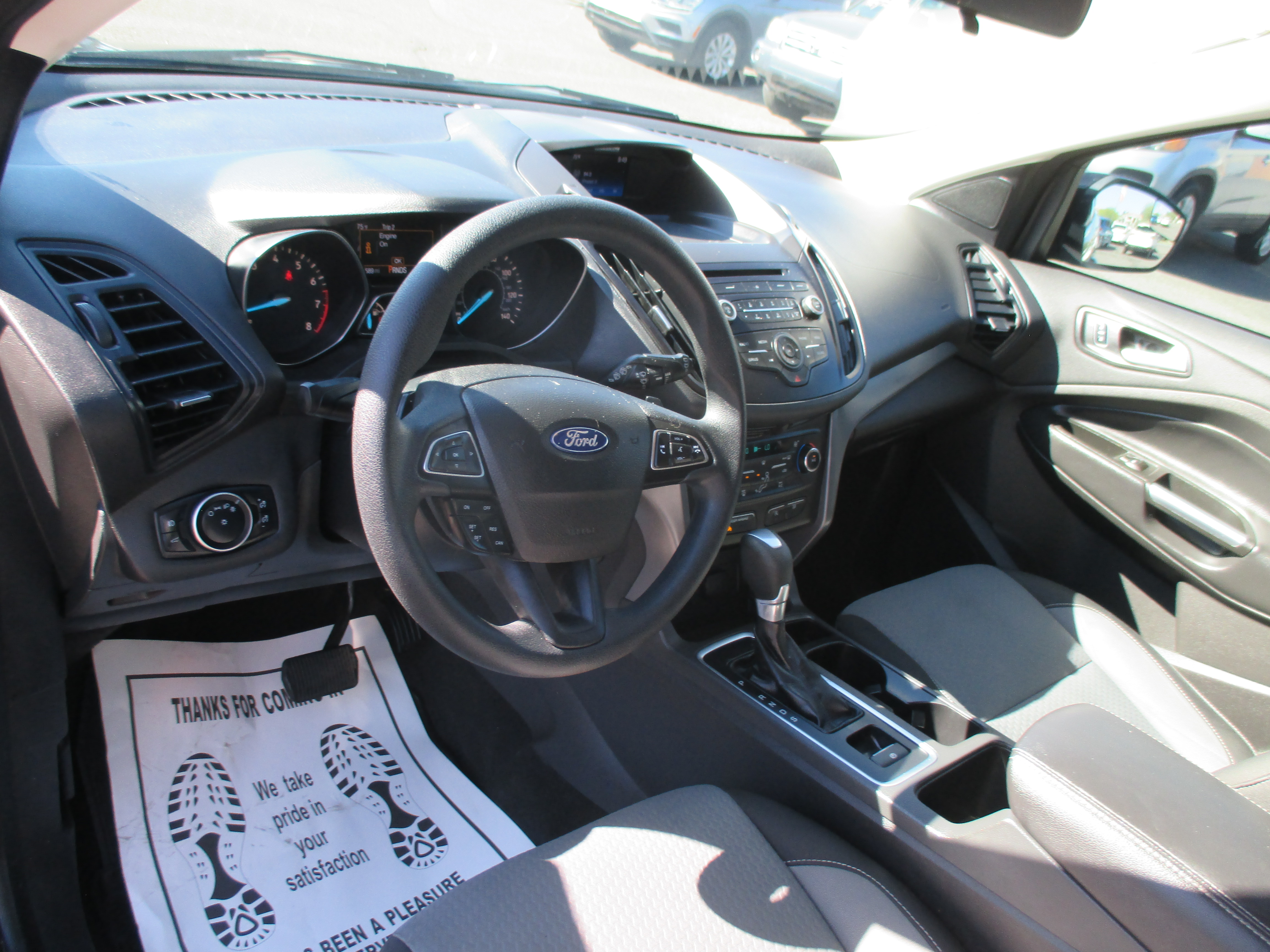 Used 2017 Ford Escape SE Sport Utility 4D FWD image 4