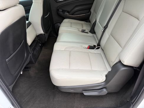 Used 2015 Chevrolet Suburban LS RWD image 60