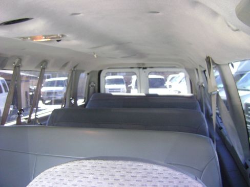 Used 2003 Ford E-350 and Econoline 350 Club Wagon image 12