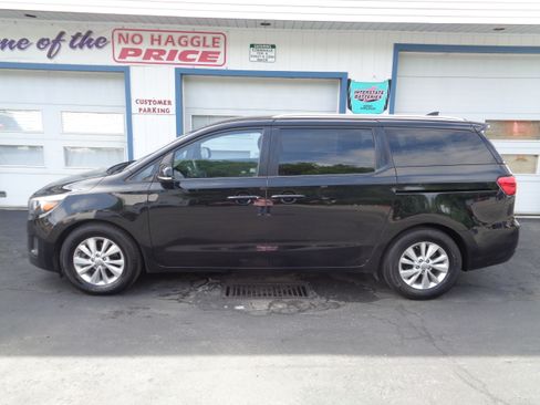 Used 2016 Kia Sedona LX FWD image 3