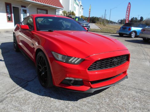 Used 2016 Ford Mustang Premium image 3