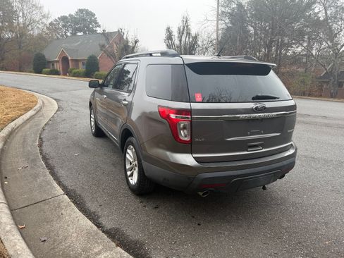 Used 2014 Ford Explorer XLT image 11