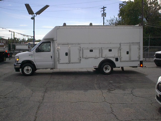 Used 2024 Ford E-450 and Econoline 450 RWD image 12