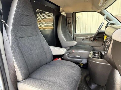 Used 2024 Chevrolet Express 2500 image 17