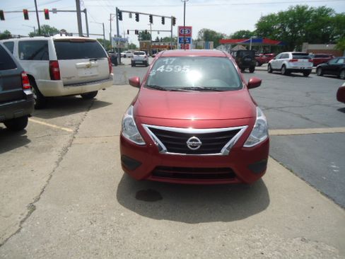 Used 2017 Nissan Versa S Plus FWD image 2