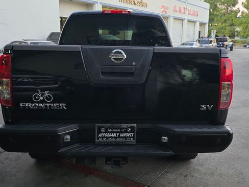 Used 2012 Nissan Frontier SV image 25