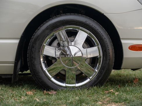 Used 2003 Ford Thunderbird image 30