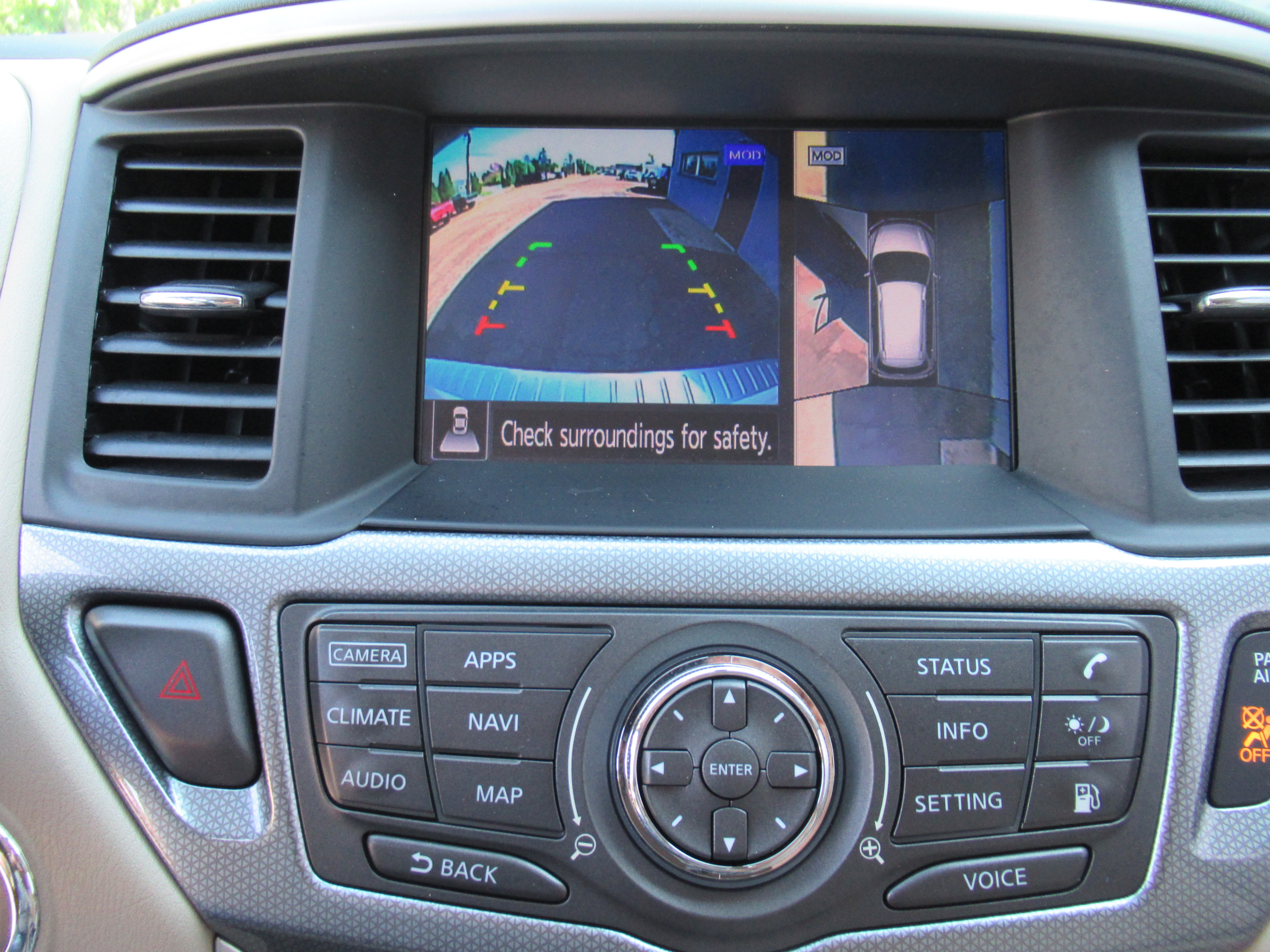 Used 2018 Nissan Pathfinder 4WD SL image 14