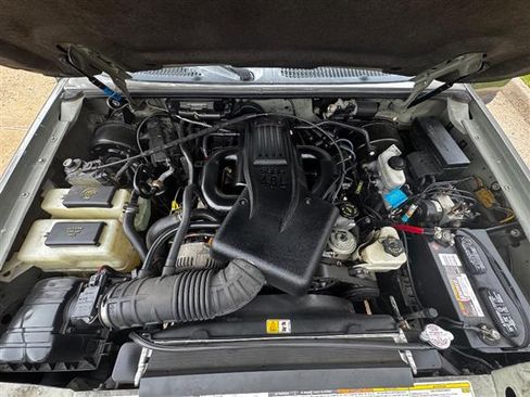 Used 2000 Mercury Mountaineer 4WD image 9