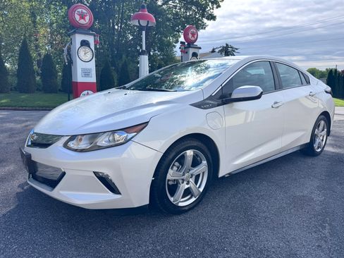 Used 2018 Chevrolet Volt LT FWD image 1